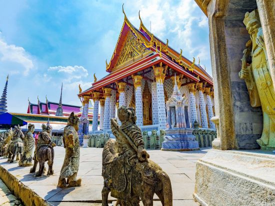 【専用車】午前・バンコク3大寺院巡り半日観光＜日本語ガイド／往復送迎＞