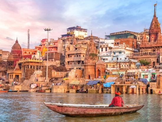 【プライベート】往復飛行機で行く！バラナシ 1泊2日ツアー*沐浴風景と朝日＆アルティー鑑賞付＜日本語ガイド／宿泊＆食事付／自由時間有／デリー発＞