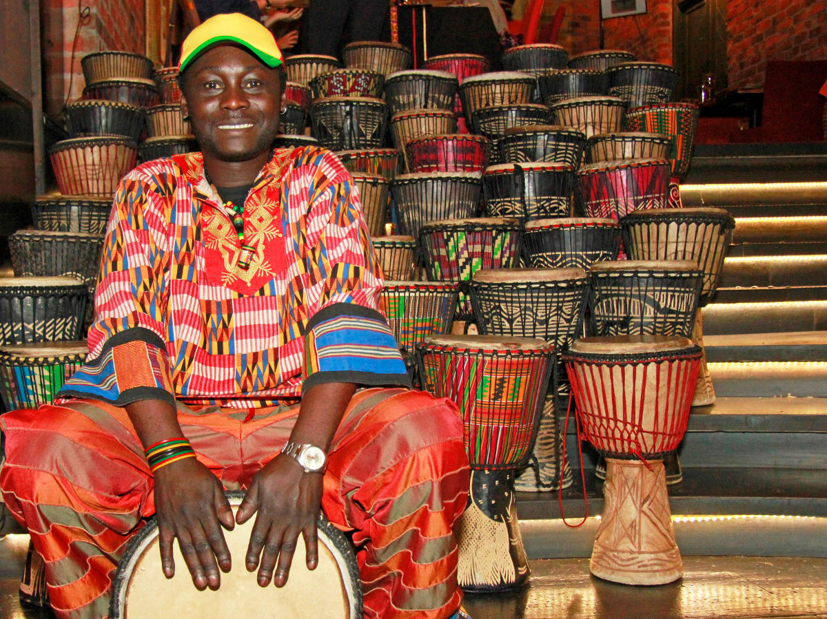 レストラン「GOLD」でアフリカンディナーショー＆民族楽器ジャンベ演奏