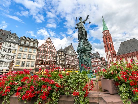 Frankfurt_Old_Town_shutterstock_488689630