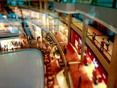 Singapore_MarinaBaySands_Inside_shopping_shutterstock_690694945