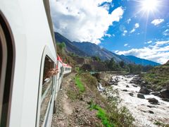 Peru_Macchupicchu_Incatrain_shutterstock_1082338526