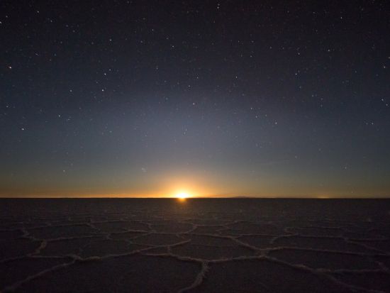 ウユニ塩湖星空+朝日観賞ツアー　塩湖で朝日の撮影を！＜混載／英語ガイドorスペイン語ドライバー／ウユニ発＞