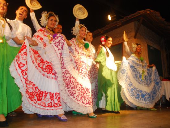 パナマ民族舞踊ディナーショー「エル・トラピーチェ」＜パナマシティ発＞