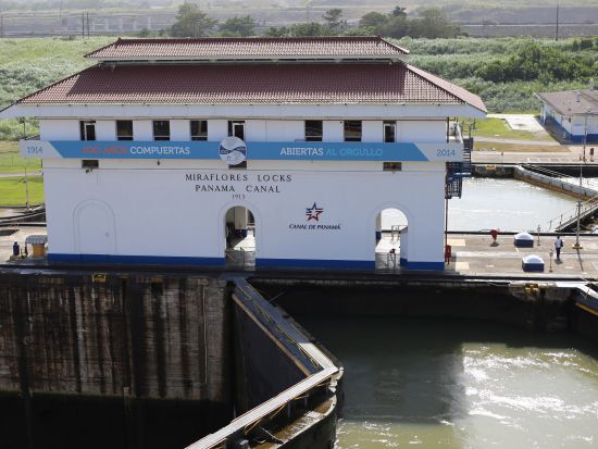 世界遺産パナマ・ビエホとパナマ歴史地区＆パナマ運河ハイライトツアー＜英語ガイド／パナマシティー発＞