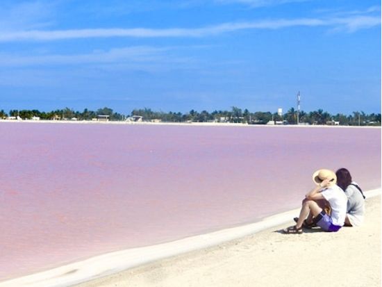 チチェン・イッツァ遺跡＋ピンクレイク＋セノーテイキル　カンクン周辺の人気観光地を巡る　宿泊付きプランあり＜日本人ガイド確約／メリダ発カンクン着＞