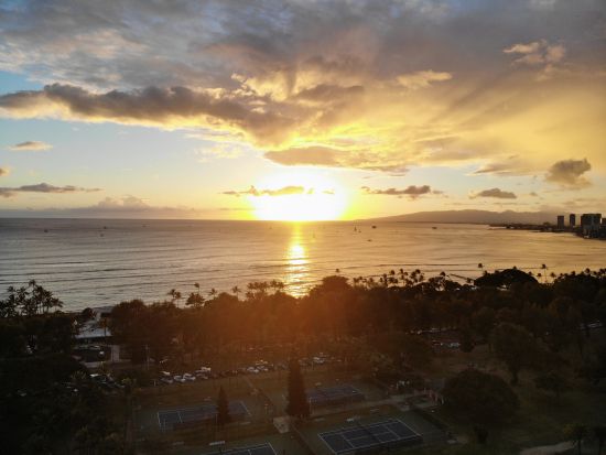 ドローン操縦・空撮体験　米国FAA公認インストラクターによるプライベート操縦レッスン＆カピオラニ公園の上空からダイヤモンドヘッドを動画撮影して楽しめる！