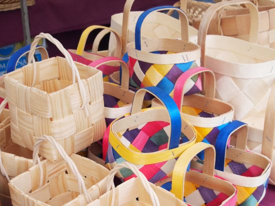 フィスカルス村 日帰り観光ツアー アーティスト・ビレッジで散策＆ショッピング＜5～9月／日本語ガイド／昼食付／ヘルシンキ発＞