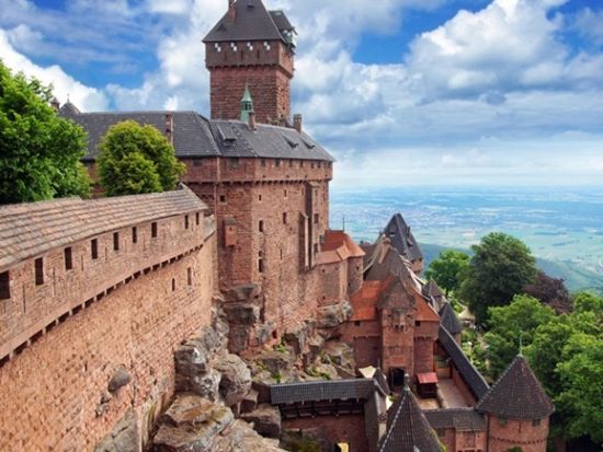 アルザス地方 日帰り観光ツアー　エギスハイム＆リクヴィール＆ワイナリー訪問＆オー・クニクスブール城 ＜試飲付き／英語ドライバーガイド／コルマール発＞