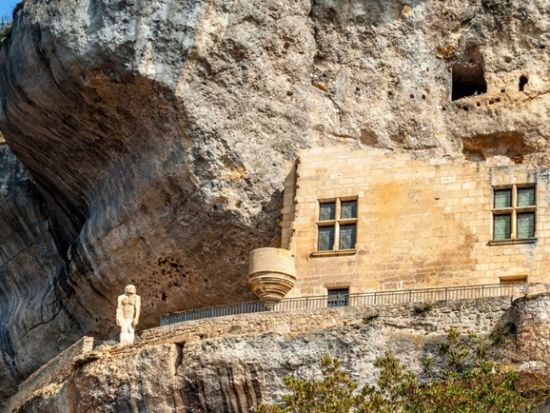 ドルドーニュ地方 旧石器時代アートツアー　ラスコーⅣ洞窟＆ラ・ロック・サン・クリストフ岩窟遺跡＆国立先史博物館 ＜4～10月／終日／英語ドライバー／サルラ発＞