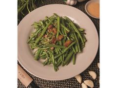 4. Stir- fried Water Spinach with garlic RAU MUONG XAO TOI
