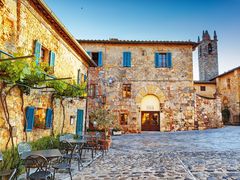 Italy_Tuscany_Monteriggioni_shutterstock_498152464