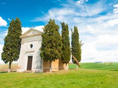 Italy_Tuscany_Val d'Orcia_shutterstock_102424531