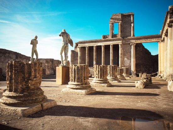 南イタリア日帰りバスツアー　ポンペイ＋アマルフィ海岸＋ポジターノ＜英語ガイド／混載＞by City Wonders＊申込と同時に即予約確定