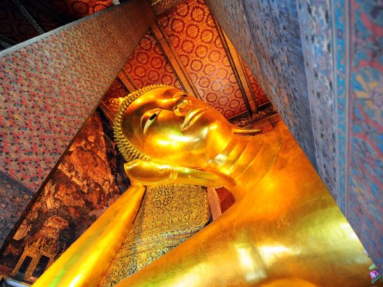 バンコクウォーキングツアー 街歩き入門編！定番寺院＋トゥクトゥクと水上バス乗車体験＜午後／日本語／ワットアルンを望む川沿いレストランでのワンドリンク付き＞