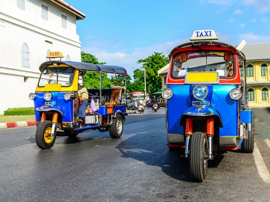 Thailand_Bangkok_Tuktuk_shutterstock_305569691