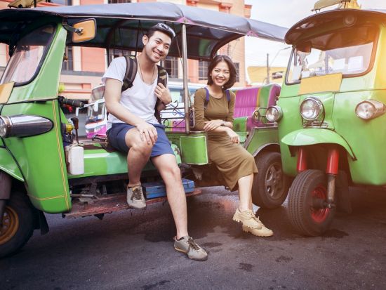 バンコクウォーキングツアー 街歩き入門編！定番寺院＋トゥクトゥクと水上バス乗車体験＜午後／日本語／ワットアルンを望む川沿いレストランでのワンドリンク付き＞