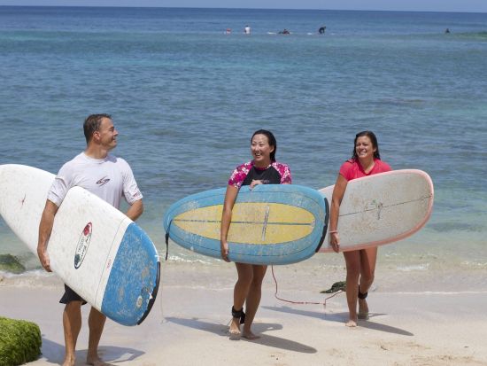 本場ノースショアでサーフィンレッスン byハレイワタウン サーフ・アンド・シー