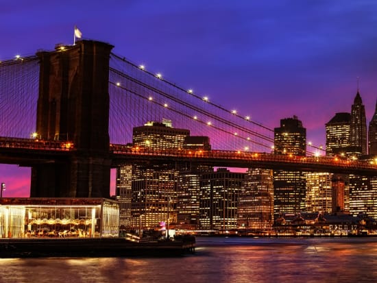 USA_New_York_Manhattan_Brooklyn_Bridge_Sunset_AdobeStock_80459106