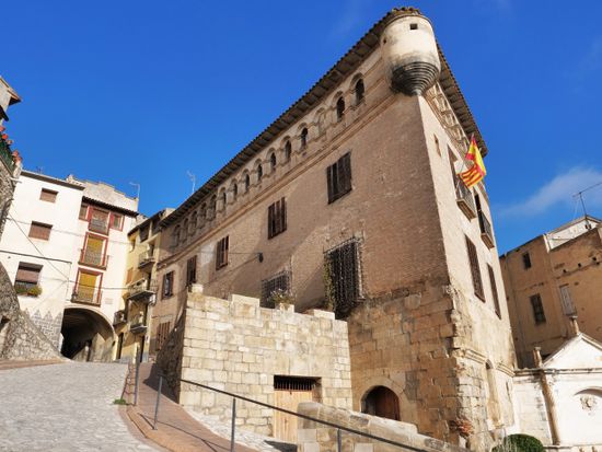 Fonz, Town of Huesca_Spain_shutterstock_1268357284