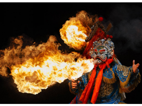 【貸切チャーター】ナイトプラン！四川省の伝統芸能変面ショー鑑賞＜成都発／中国語ドライバー＞