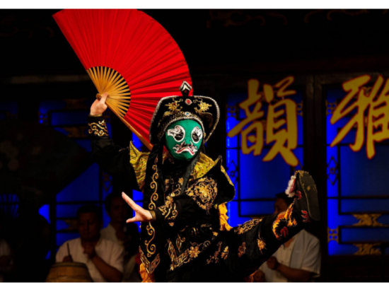 【貸切チャーター】ナイトプラン！四川省の伝統芸能変面ショー鑑賞＜成都発／中国語ドライバー＞