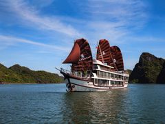 Perla-Dawn-Sails-Lan-ha-bay-cruise-3-1