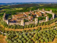Italy_Monteriggioni_shutterstock_1037448097