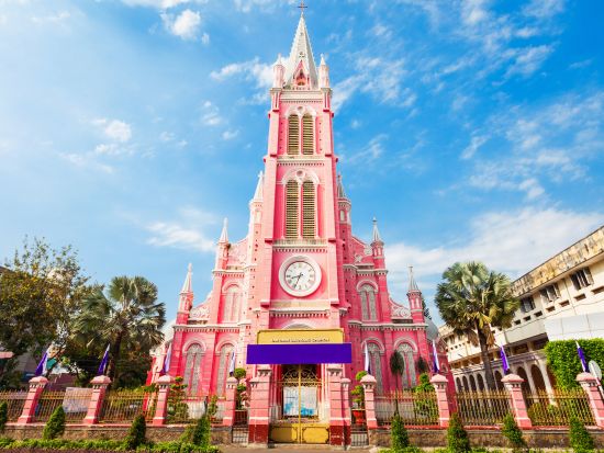 ホーチミン 貸切チャーター　お好きな観光地へご案内（1日8時間以内：ロンハイ / ブンタウ、ファンティエット / ムイネー、ダラットなど）＜最大29名＞