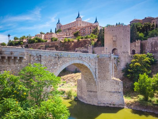 Spain_Toledo_shutterstock_111810689