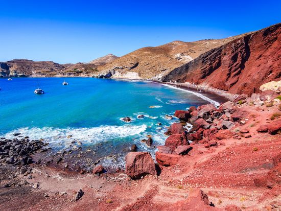 Greece_Santorini_redbeach_shutterstock_1069462682