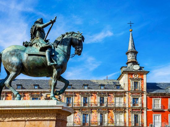 Spain_Madrid_Plaza_Mayor_123RF_25773954_ML