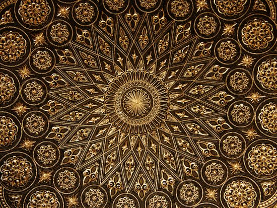 Spain_Toledo_damascening plate_shutterstock_335343116