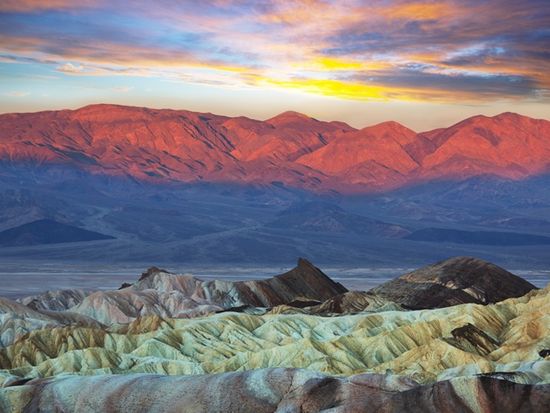 usa_las-vegas_death-valley_shutterstock_74008081