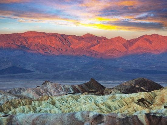 デスバレー国立公園 日帰りツアー　悪魔のゴルフコース＆バッドウォーター＆アーティスト・パレット＆ザブリスキー・ポイント ＜日本語ドライバーガイド＞