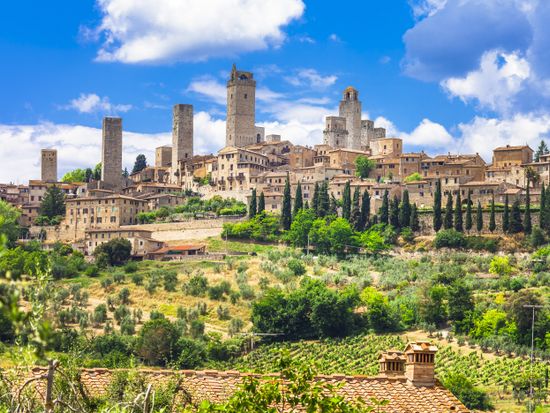 Italy_Tuscany_San_Gimignano_shutterstock_383524231