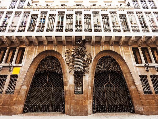 Guel Palace_shutterstock_1064334203