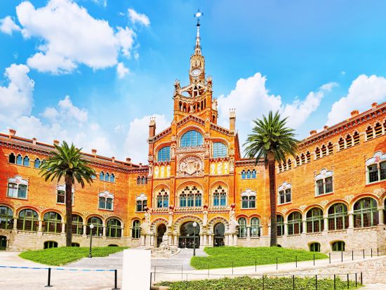 世界遺産サグラダ・ファミリア（エレベーター付）＆モデルニスモ建築　1日観光ツアー ＜昼食付き／日本語ガイド／バルセロナ＞