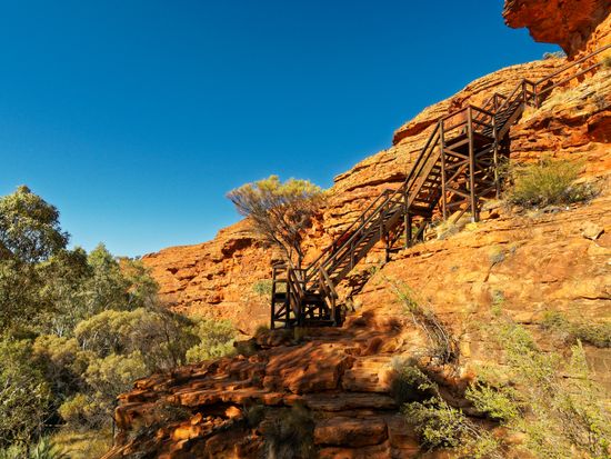 Australia_Kings_Canyon_shutterstock_1053010637