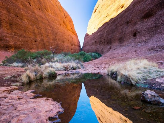 kata_Tjuta_Walpa_Gorge_walk_shutterstock_314978507