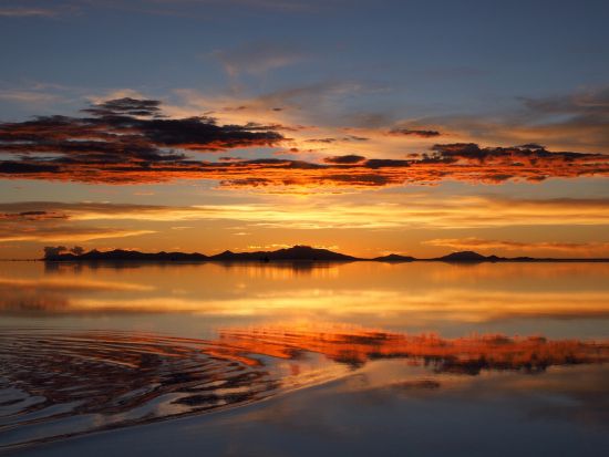 ウユニ塩湖＆ボリビアの景勝地巡り2泊3日観光ツアー＜貸切／朝食／昼食／英語ガイドorスペイン語ガイド／ウユニ発＞