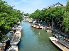 Japan_Fukuoka_Yanagawa River_Traditional poled boat_shutterstock_450489001