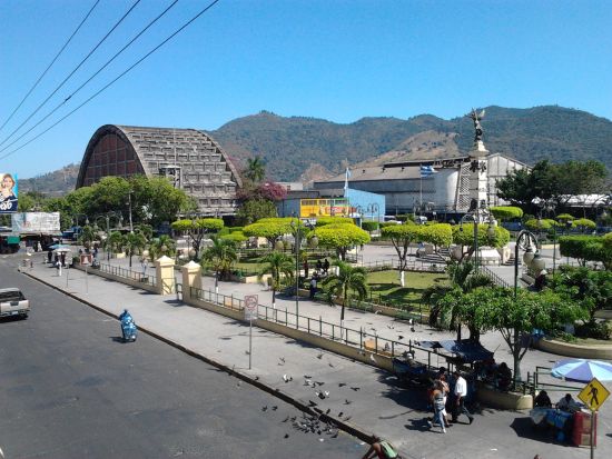 サンサルバドルの魅力をコンパクトに！半日市内ツアー＜英語ガイド/サンサルバドル発＞