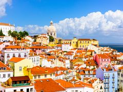 Lisbon_Alfama-Neighborhood_shutterstock_361699673