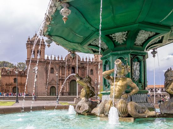 peru_cusco_plaza-de-armas-fountain_123rf_82414641_ML
