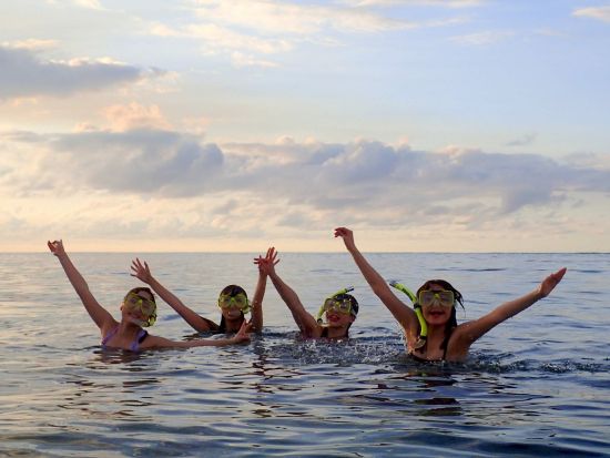 【プライベートツアー】モーニングSUP＋シュノーケリング　人が少ない早朝の静かな海を堪能！＜日本語／送迎付き＞byオーシャンフリーク