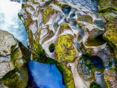 New_Zealand_Milford_The_Chasm_shutterstock_1498290821
