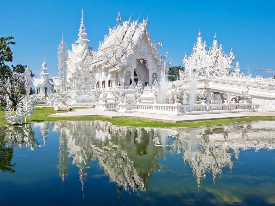 【貸切】チェンライ1日観光ツアー　白亜の寺院＋黄金三角地帯＋メーカチャン温泉足湯体験　カレン族訪問プラン選択可＜昼食／日本語ガイド／チェンマイ発＞