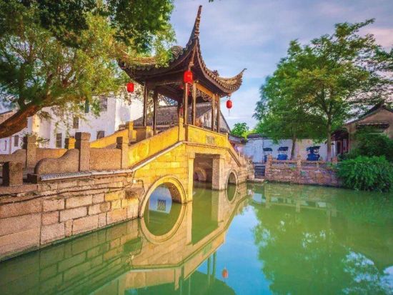 3つの水郷を巡る☆蘇州＋木瀆古鎮＋西塘夜景散策 日帰りツアー＜昼＆夕食付き／日本語ガイド／上海発＞
