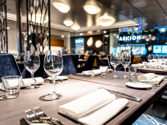 TS_Ships_Serenade_BonVivant_2